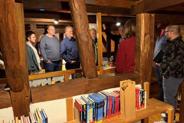 Gemeinderat besichtigt die Bücherei