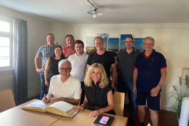 Landrat sieht positive Entwicklung und diskutiert mit Gemeinderat eine breite Palette kommunaler Themen bei seinem Gemeindebesuch in Zaisenhausen